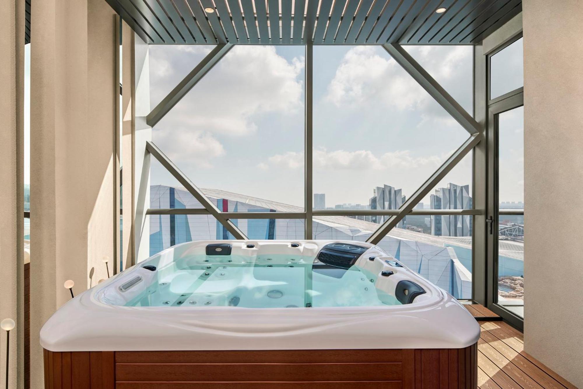 Hotel Crowne Plaza Snow World By Ihg 4*